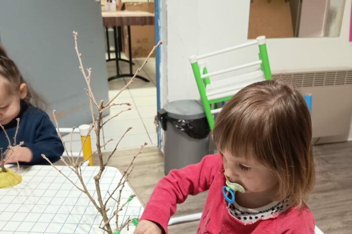 Ateliers arbres et pâte à modeler